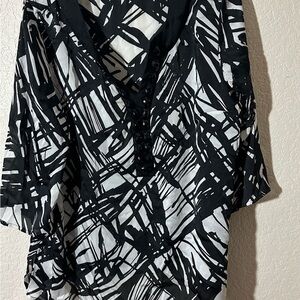 Black and White Graphic‎ Blouse with Polo Collar